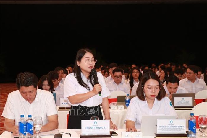 Phó Bí thư Tỉnh đoàn, Chủ tịch Hội Sinh viên Việt Nam tỉnh Khánh Hòa Huỳnh Thị Như Ý phát biểu ý kiến tại Hội nghị.