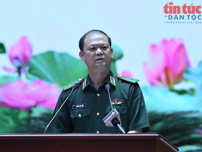 Trung tướng Nguyễn Anh Tuấn, Chính ủy Bộ đội Biên phòng phát biểu tại hội nghị.