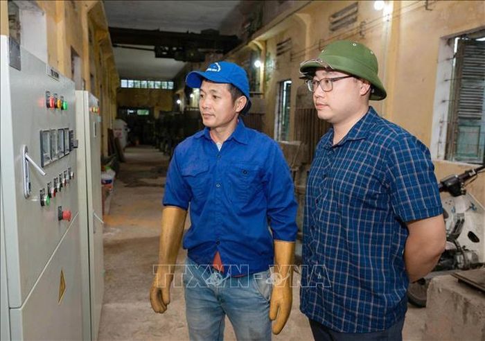 Trạm bơm Bạch Cừ, phường Hoa Lư, tỉnh Ninh Bình, có 12 máy bơm công suất 3.600 m3/giờ/máy đang được vận hành tối đa để tiêu thoát nước cho khoảng 550 ha lúa, hoa màu và khu vực dân sinh đô thị.