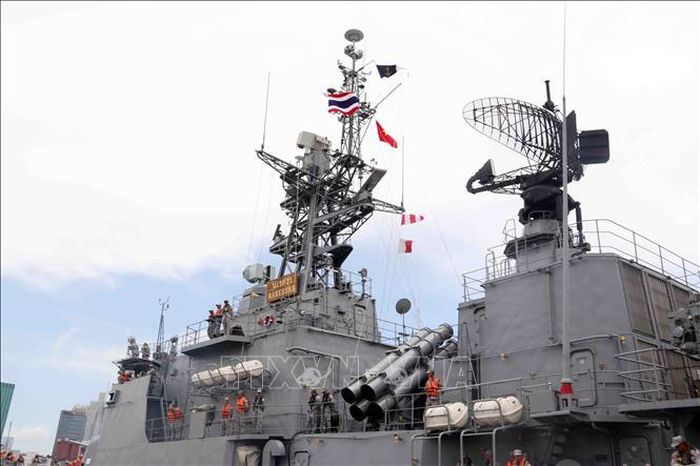 Tàu H.T.M.S Naresuan (FFG 421) của Hải quân Hoàng gia Thái Lan được trang bị hệ thống thông tin hiện đại, phục vụ quá trình tác chiến trên biển và huấn luyện chiến đấu.
