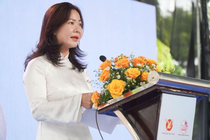 Bà Nguyễn Thị Hằng, Ủy viên Ban Thường vụ, Phó Chủ tịch UBND phường Bình Phú phát biểu tại chương trình. Ảnh: BTC