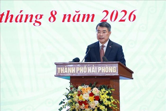 Thủ tướng Lê Minh Hưng phát biểu tại Lễ trao tặng huy hiệu 80, 70 năm tuổi Đảng cho các đồng chí đảng viên lão thành thuộc Đảng bộ Thành phố Hải Phòng. Ảnh: Dương Giang/TTXVN