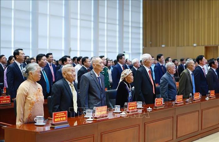 Các đồng chí Đảng viên lão thành thuộc Đảng bộ Thành phố Hải Phòng tại Lễ trao tặng huy hiệu 80, 70 năm tuổi Đảng. Ảnh: Dương Giang/TTXVN