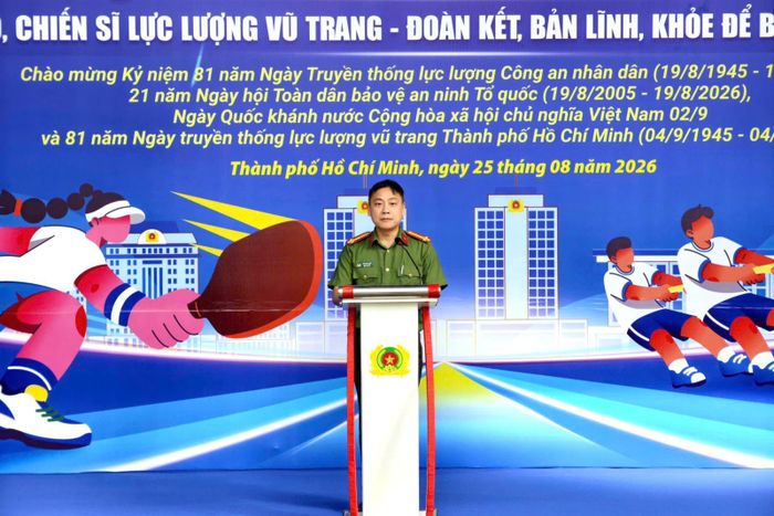 Thượng tá Phan Huy Văn, Phó Giám đốc Công an TP Hồ Chí Minh, phát biểu khai mạc hội thao.