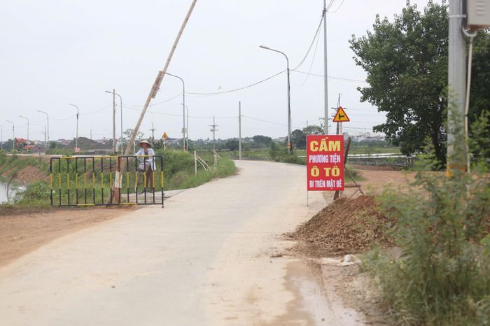 Ông Nguyễn Duy Du - Chi cục Thủy lợi và Phòng chống thiên tai Hà Nội (Sở Nông nghiệp và Môi trường Hà Nội) cho biết, đến cuối giờ chiều nay, mực nước tại các sông bắt đầu có xu hướng giảm.