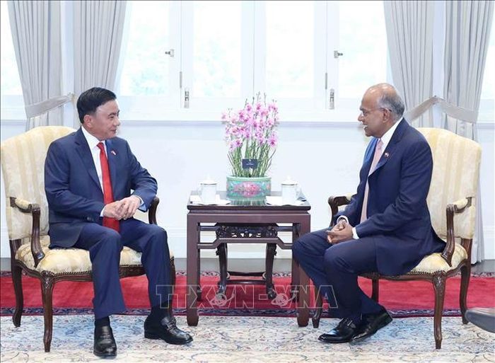 Thường trực Ban Bí thư Trần Cẩm Tú gặp Bộ trưởng Cao cấp, Bộ trưởng Điều phối An ninh Quốc gia và Bộ trưởng Nội vụ Singapore K. Shanmugam. Ảnh: Phương Hoa/TTXVN