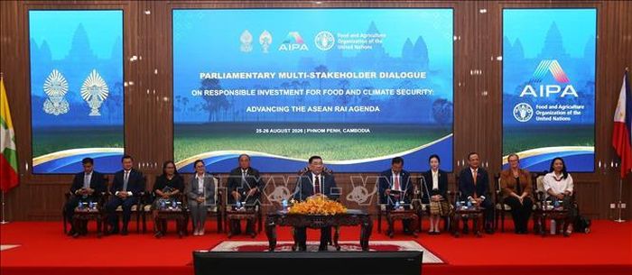 Đoàn Chủ tịch tại phiên khai mạc của hội nghị. Ảnh: Minh Hưng/PV TTXVN tại Campuchia