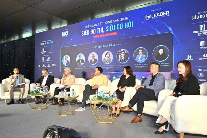 Quang cảnh Diễn đàn Bất động sản 2026 chủ đề “Siêu đô thị, siêu cơ hội” do TheLEADER tổ chức vào chiều 25/8.