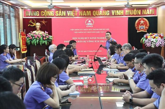 Viện Kiểm sát nhân dân khu vực 3 - thành phố Hà Nội rút kinh nghiệm sau phiên tòa tố tụng công ích ngày 25/8.
