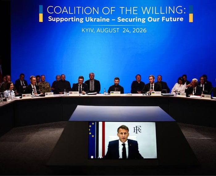 Tổng thống Pháp Emmanuel Macron phát biểu qua liên kết video tại cuộc họp của “Liên minh những người sẵn sàng” ở Kiev, Ukraine, ngày 24/8/2026. Ảnh: The Guardian