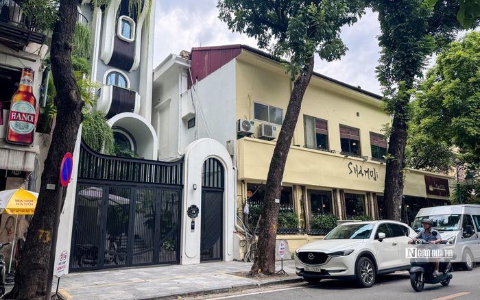 Cụ thể, khoảng 80m2 đất thuộc quyền quản lý của Bảo tàng đã bị gia đình ông Đặng Quốc Thắng (con trai ông Đặng Xuân Thiều - nguyên Giám đốc bảo tàng) lấn chiếm. Năm 2009, gia đình tháo dỡ phần nhà phụ và tường ngăn. Sau đó xây dựng trái phép trên phần diện tích thuộc Bảo tàng.