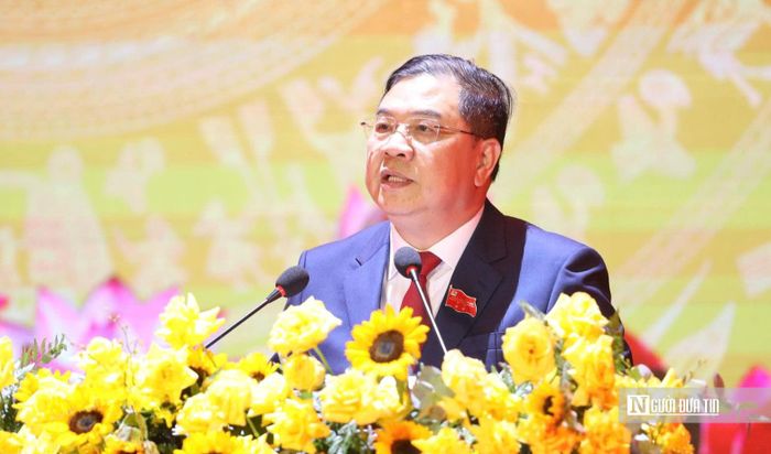 Phó Thủ tướng Thường trực Chính phủ Phạm Gia Túc phát biểu tại lễ đón nhận danh hiệu Anh hùng lực lượng vũ trang nhân dân của Công an thành phố Đà Nẵng.