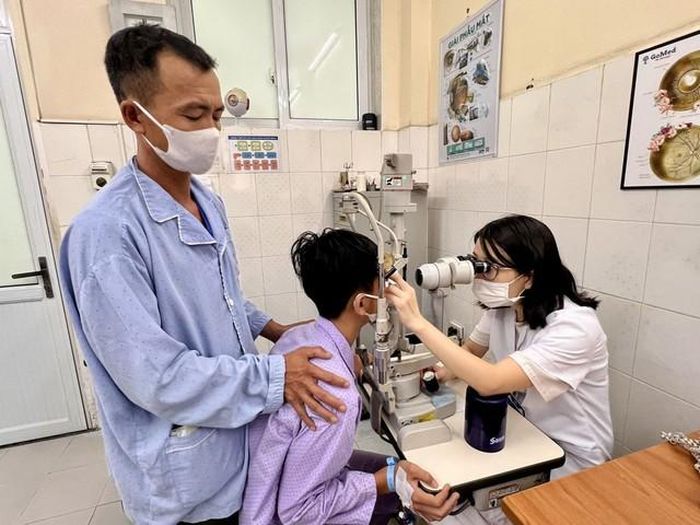 Nhiều trẻ bị chấn thương mắt từ tai nạn sinh hoạt. Ảnh: báo Xây dựng