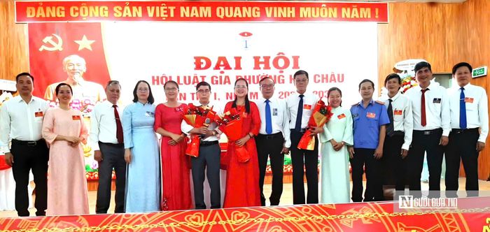 Ban Chấp hành Hội Luật gia phường Hải Châu khóa I, nhiệm kỳ 2026-2031 ra mắt đại hội.