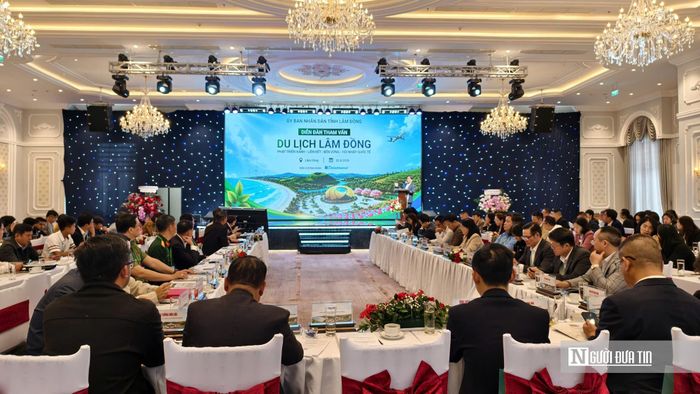 Quang cảnh buổi diễn đàn tham vấn.