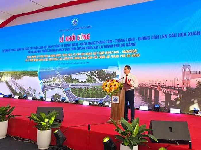Chủ tịch UBND TP Đà Nẵng Nguyễn Mạnh Hùng phát biểu tại buổi lễ.