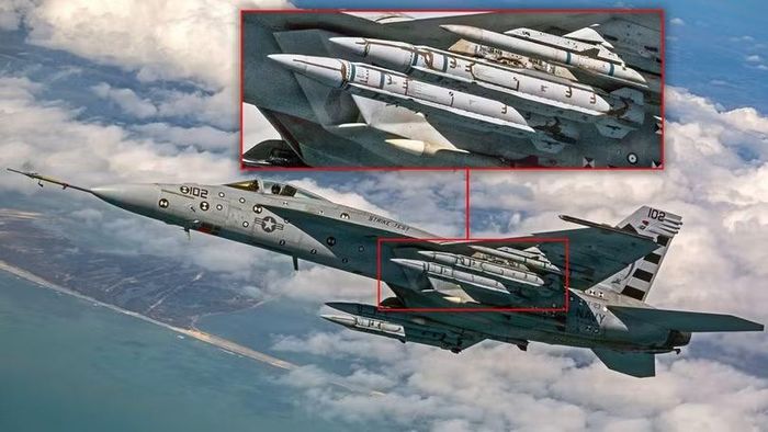Hình ảnh đầu tiên về máy bay F/A-18E/F Super Hornet mang tên lửa AIM-424 “Malice” được công khai. Ảnh: TWZ.