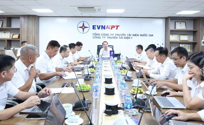 Buổi làm việc của Chủ tịch HĐTV EVNNPT với PTC1 về kết quả sản xuất kinh doanh của đơn vị trong 8 tháng đầu năm 2026. Ảnh: Hương Thủy/BNEWS/TTXVN