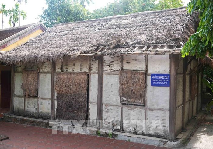 Nhà ở cụ Phan Bội Châu trong Khu lưu niệm danh nhân Phan Bội Châu, phường Thuận Hóa, thành phố Huế, bị xuống cấp nghiêm trọng phải đóng cửa. Ảnh: Nguyên Lý - TTXVN