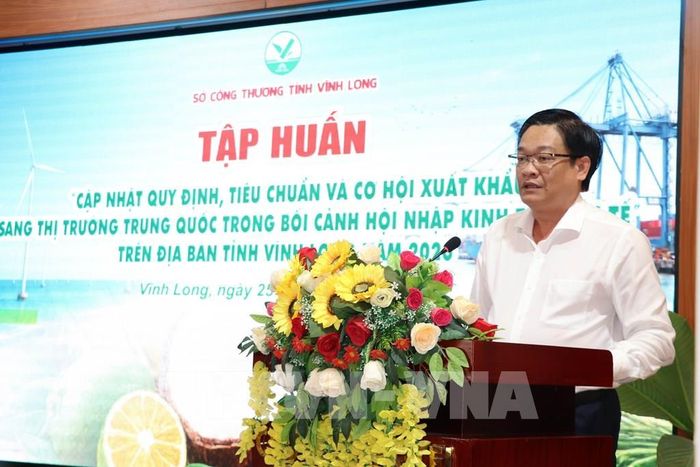 Ông Phạm Phước Trãi, Phó Giám đốc Sở Công Thương tỉnh Vĩnh Long phát biểu tại lớp tập huấn. Ảnh: Thanh Hòa - TTXVN