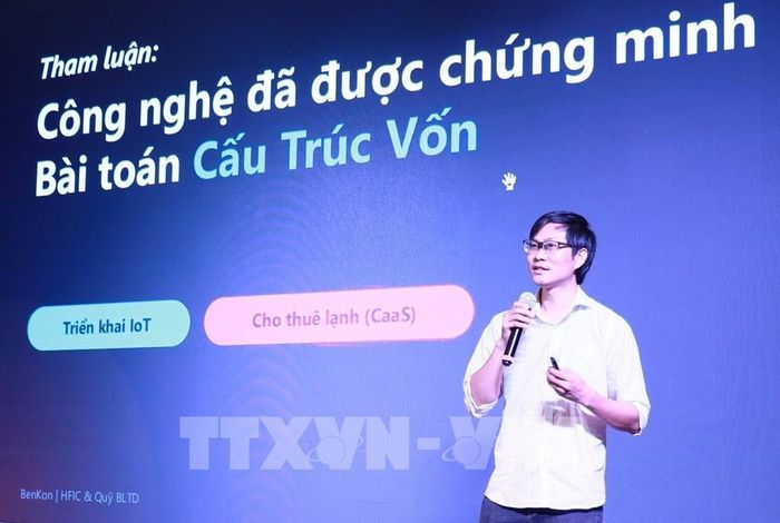 Đại diện Công ty BenKon nêu lên một số khó khăn của các doanh nghiệp startup, doanh nghiệp nhỏ trong việc huy động vốn. Ảnh: Hứa Chung - TTXVN