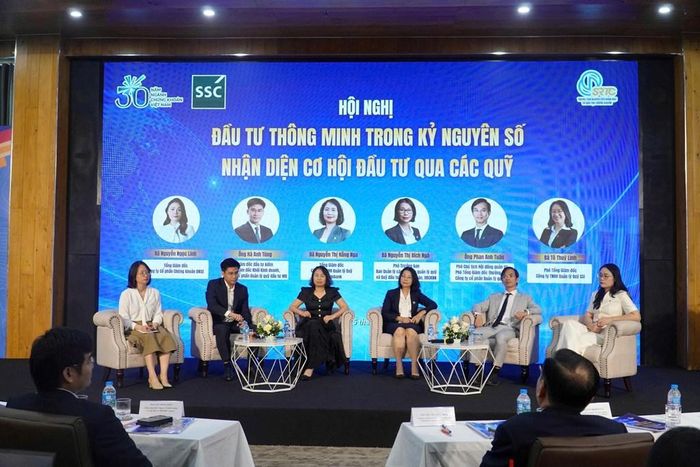 Phần tọa đàm, trao đổi và hỏi đáp tại hội nghị. Ảnh: UBCKNN