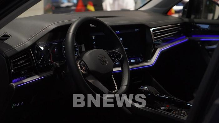 Khoang lái SUV Volkswagen Touareg 