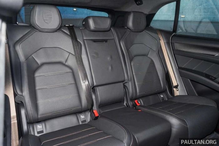 Nội thất của Porsche Cayenne điện.