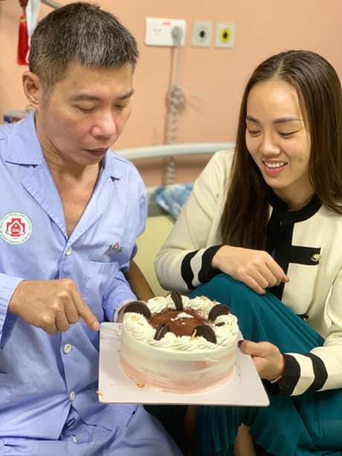 Ngọc Hà tận tâm chăm sóc khi NSND Công Lý đổ bệnh.