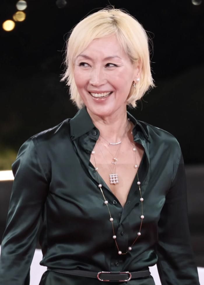 Trước đó, năm 2021, Lee Hye Young từng được chẩn đoán mắc ung thư phổi và phải trải qua phẫu thuật. 