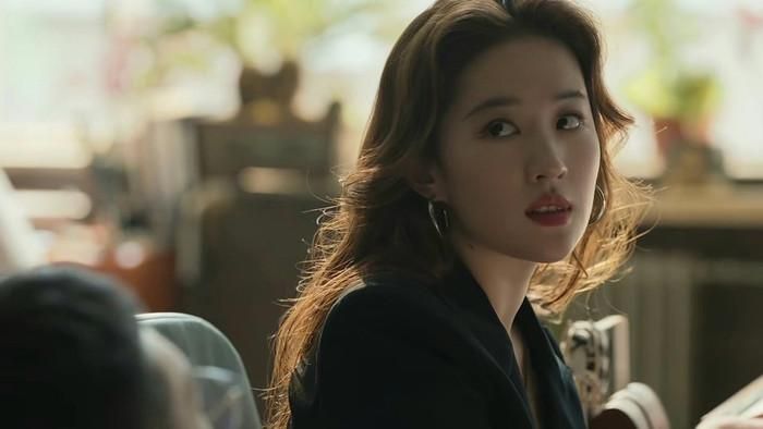Qua ống kính nhiếp ảnh gia Liễu Tông Nguyên, Lưu Diệc Phi thể hiện hình ảnh tự do, trưởng thành nhưng vẫn giữ nét thanh thoát đặc trưng. Ảnh: Weibo.