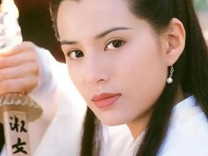 Tiểu Long Nữ cũng từng được Chu Bá Thông truyền thụ Song Thủ Hỗ Bác trong một hoàn cảnh khá đặc biệt. Ảnh: Sohu