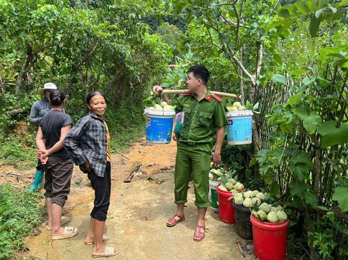 Chung sức đồng lòng cùng bà con vùng na Vạn Linh.
