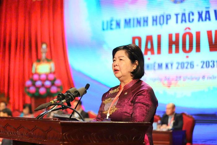 Bà Cao Xuân Thu Vân, Chủ tịch Liên minh HTX Việt Nam, phát biểu tại Đại hội