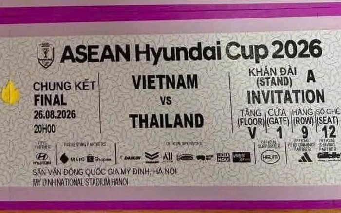 Vé thật dán 1 chiếc tem vàng ở giữa phần vé chính và phần cuống vé