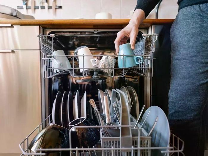 Cách sắp xếp bát đĩa và dụng cụ trong máy cũng ảnh hưởng trực tiếp đến hiệu quả làm sạch