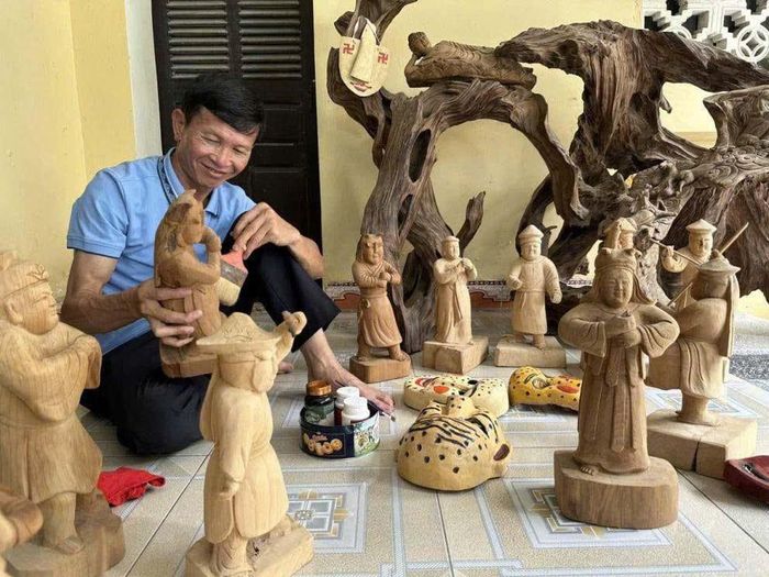 Trò Tú Huần tượng trưng cho Lục Hồn Nhung với đặc trưng là chiếc mặt nạ độc đáo.