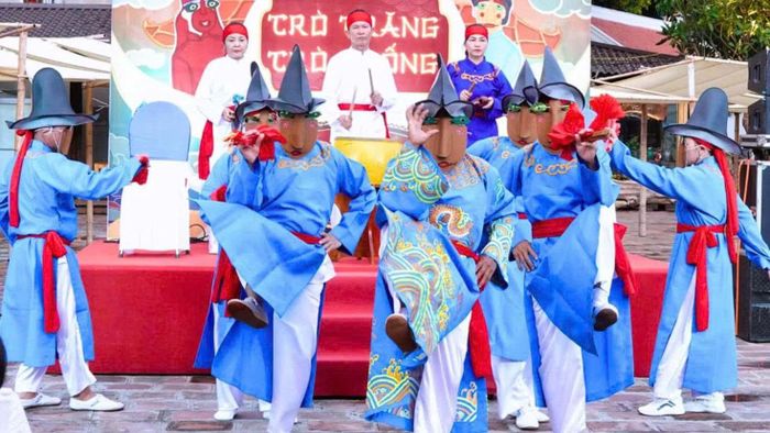 Tiếng trống vang lên đều đặn trong mỗi tiết mục.