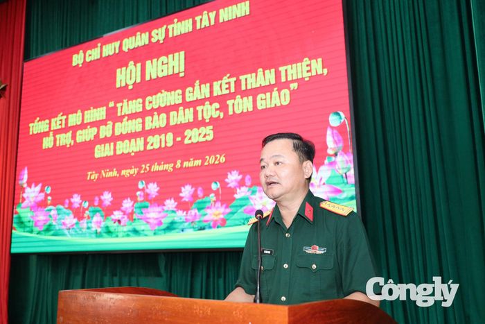 Đại tá Bùi Đăng Ninh - Chính ủy Bộ CHQS tỉnh Tây Ninh chủ trì hội nghị.
