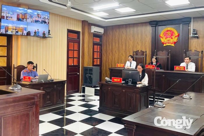 Phiên tòa xét xử trực tuyến bị cáo Tạ Minh Hòa.
