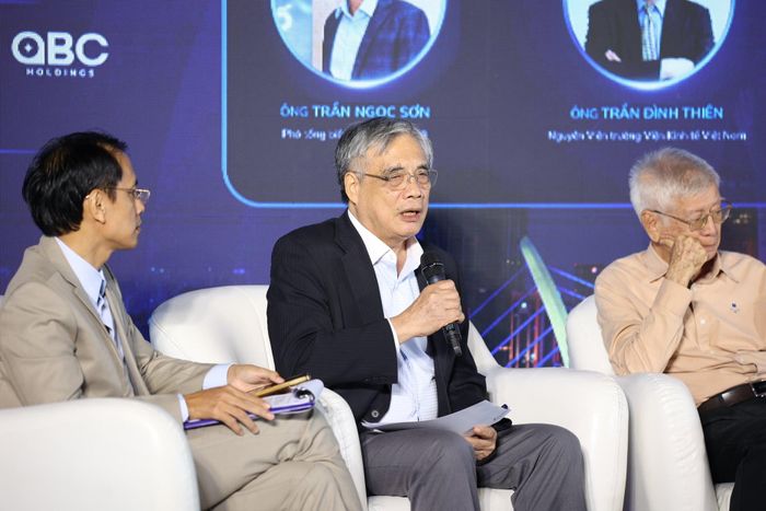 PGS.TS Trần Đình Thiên, Nguyên Viện trưởng Viện Kinh tế Việt Nam trả lời tọa đàm