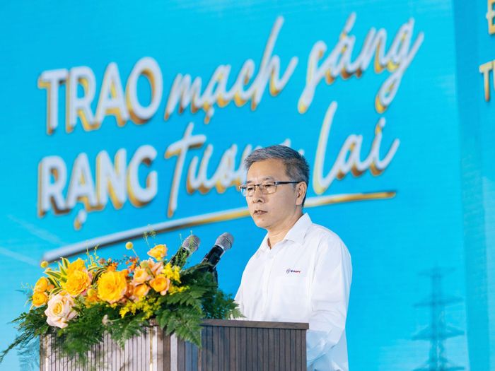 Ông Nguyễn Văn Bảy – Phó giám đốc Công ty Truyền tải điện 4 phát biểu tại buổi lễ.