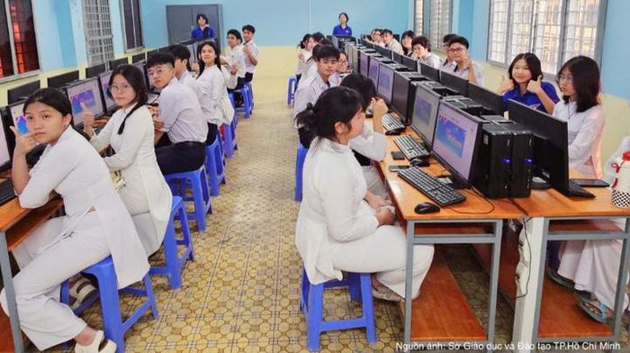 Phòng máy tính tại Trường THPT Tam Phú.