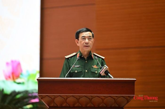 Đại tướng Phan Văn Giang, Ủy viên Bộ Chính trị, Phó Bí thư Quân ủy Trung ương, Phó Thủ tướng Chính phủ, Bộ trưởng Bộ Quốc phòng phát biểu chỉ đạo hội nghị.