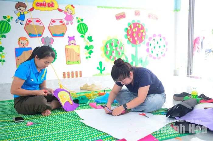 Trong đó, đội ngũ cán bộ quản lý, giáo viên cũng được các nhà trường rà soát, phân công nhiệm vụ phù hợp. Các thầy cô đã chuẩn bị tâm thế sẵn sàng cho một năm học với nhiều yêu cầu mới.