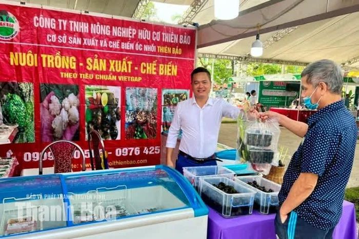 Sản phẩm ốc nhồi Thiên Bảo được giới thiệu tại hội chợ.