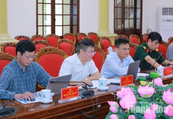 Các đồng chí Ủy viên Ban Thường vụ Tỉnh ủy và đại biểu dự hội nghị.