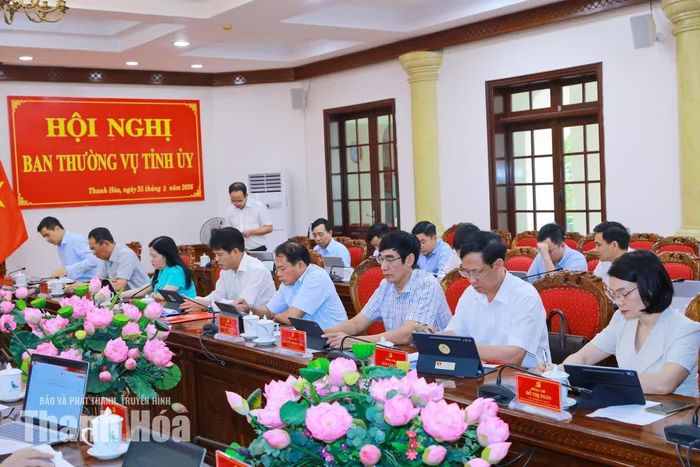 Các đồng chí Ủy viên Ban Thường vụ Tỉnh ủy và đại biểu dự hội nghị.