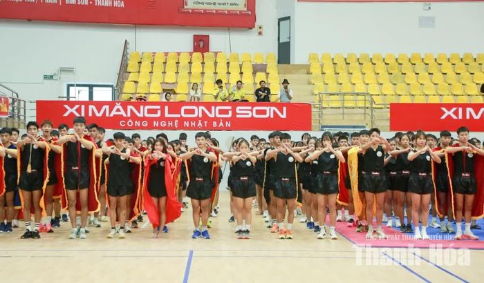 Các VĐV xuất sắc dự lễ bế mạc.