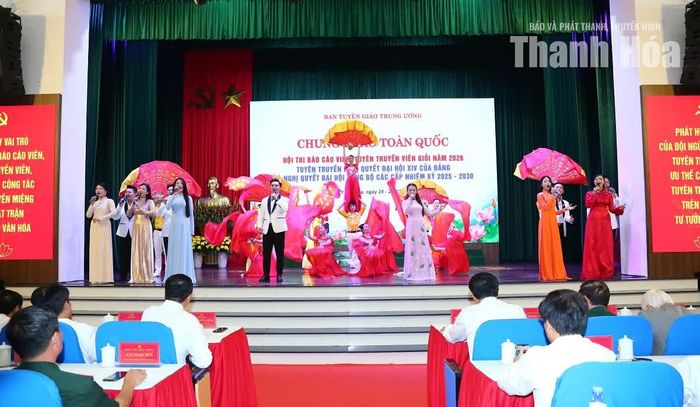 Tiết mục văn nghệ tại lễ khai mạc hội thi.